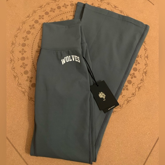 Darc Sport wolf gray loyalty energy Georgia flare leggings NWT 🐺 - Picture 3 of 8